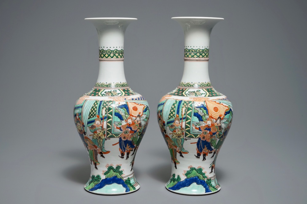 Une paire de vases aux guerriers en porcelaine de style famille verte, Samson, Paris, 19&egrave;me