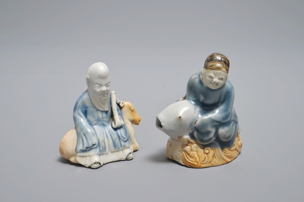 Two Chinese figurative blue and white on biscuit water droppers, Qianlong