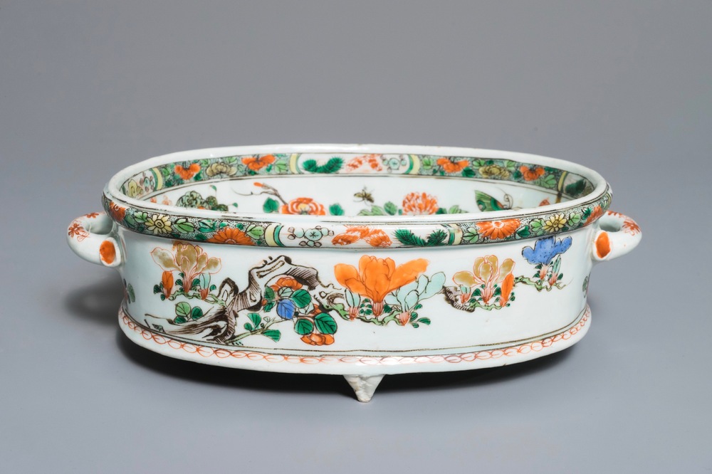 A Chinese famille verte tripod basin with birds among foliage, Kangxi