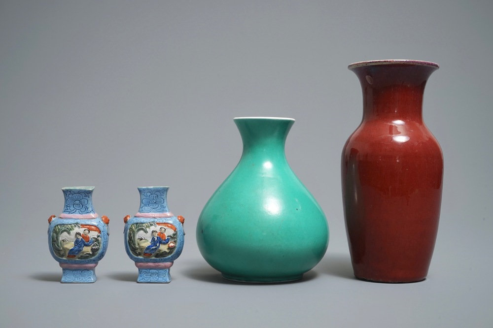 Quatre vases en porcelaine de Chine famille rose et monochrome, 19/20&egrave;me