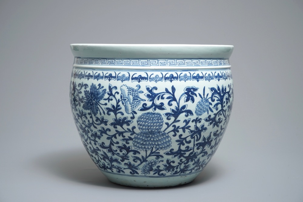 A Chinese blue and white fish bowl with bats and flowers, 19th C.