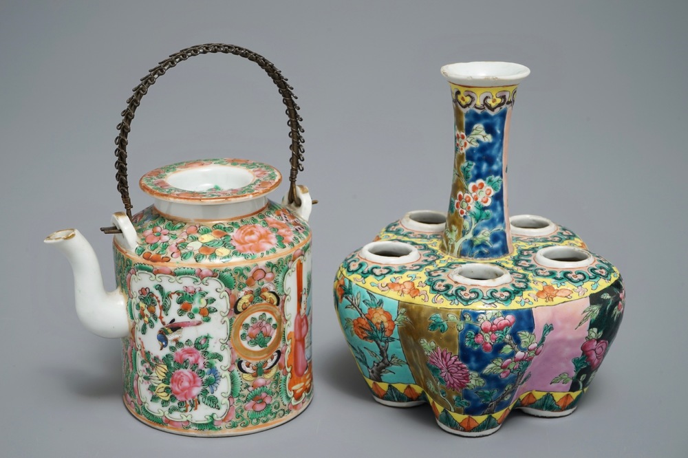 Une tulipi&egrave;re en porcelaine de Chine pour le march&eacute; Peranakan et une th&eacute;i&egrave;re couverte en Canton, 19&egrave;me