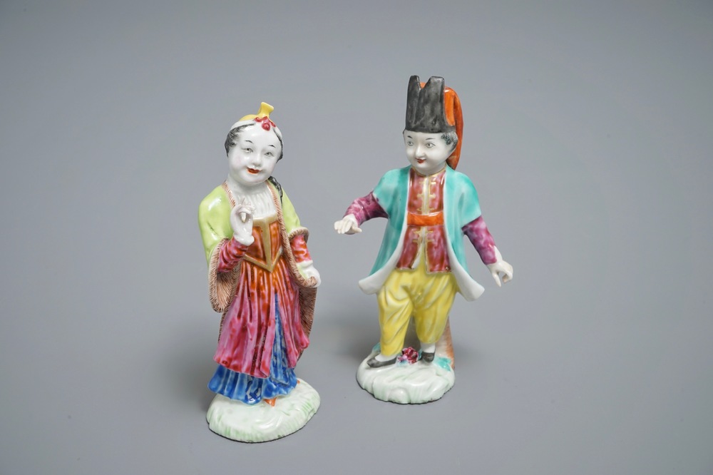 Un couple de figures turques en porcelaine de Chine famille rose dans le go&ucirc;t de Meissen, Qianlong