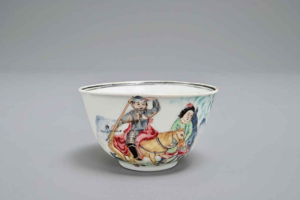 Un bol &agrave; th&eacute; en porcelaine de Chine famille rose &agrave; d&eacute;cor de Don Quichotte, Qianlong