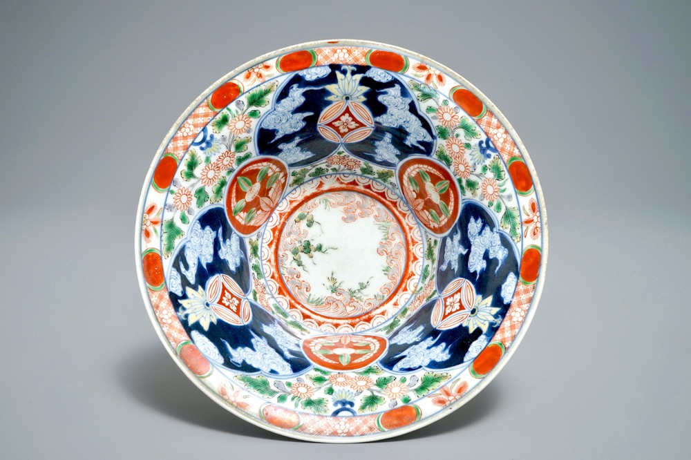 Un bol en porcelaine Arita de Japon pour le march&eacute; domestique dans le style Imari-Kinrande, marque de Wanli, Edo, 17/18&egrave;me