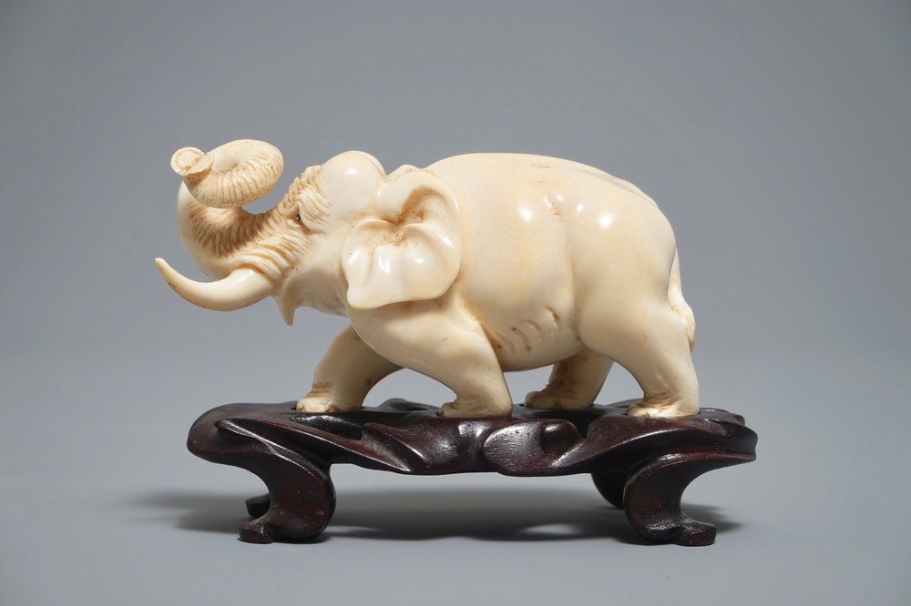 A Chinese carved ivory model of an elephant, 19/20th C.
