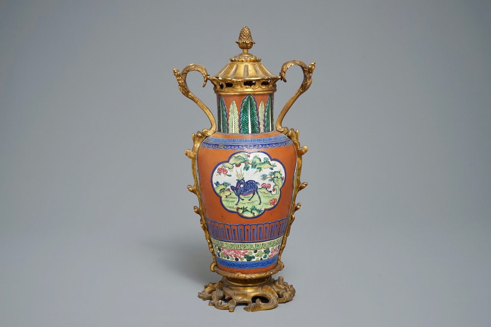 Un vase en gr&egrave;s de Yixing &eacute;maill&eacute; &agrave; monture en bronze ormolu, Chine, 19&egrave;me