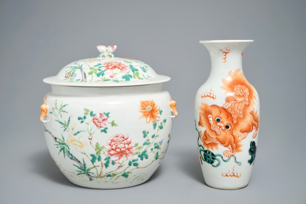 19-20世纪 粉彩盖碗和狮身瓷瓶