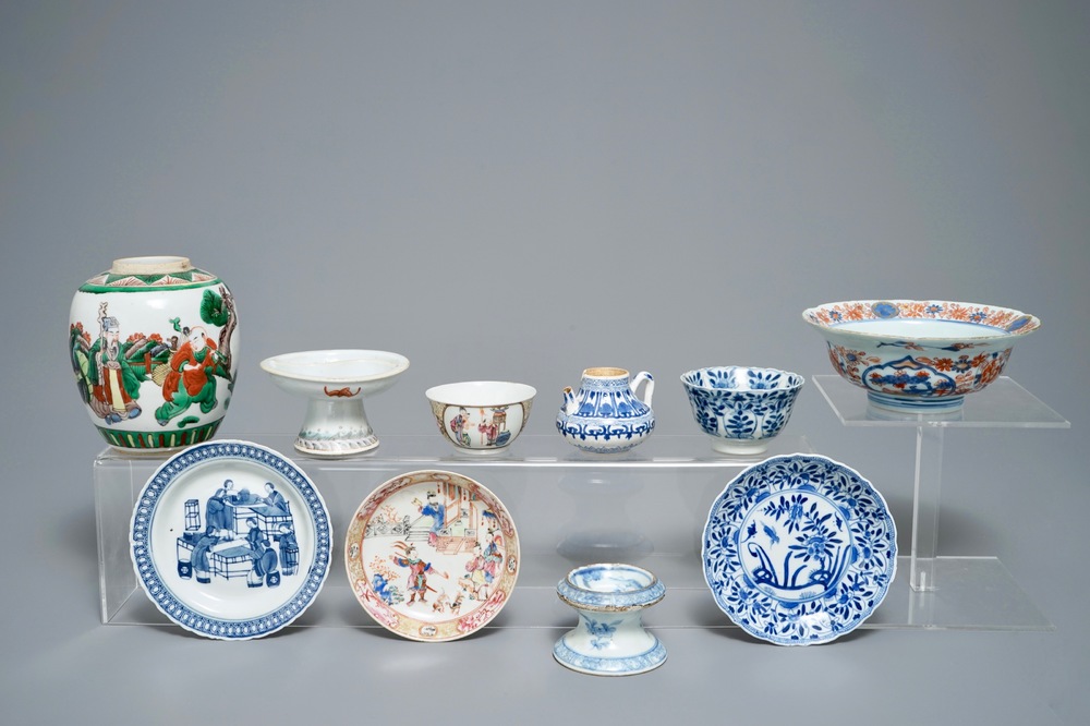 Un lot vari&eacute; en porcelaine de Chine, Kangxi et apr&egrave;s