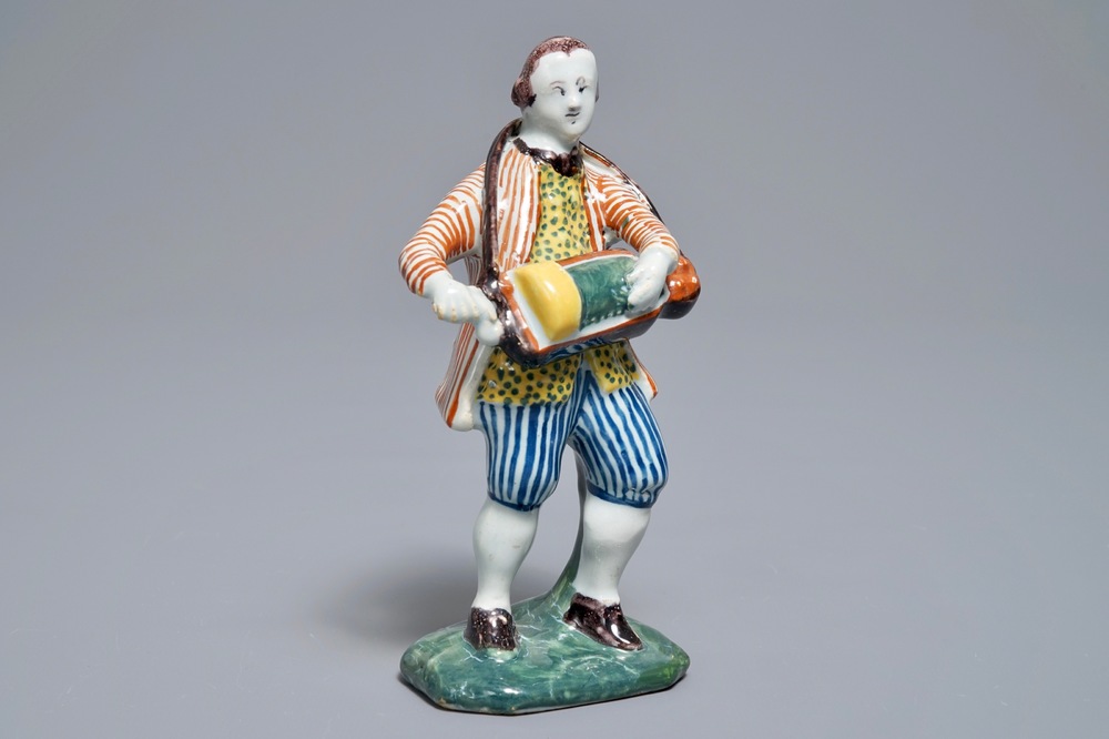 Un mod&egrave;le d'un joueur de vielle en fa&iuml;ence polychrome de Delft, 18&egrave;me