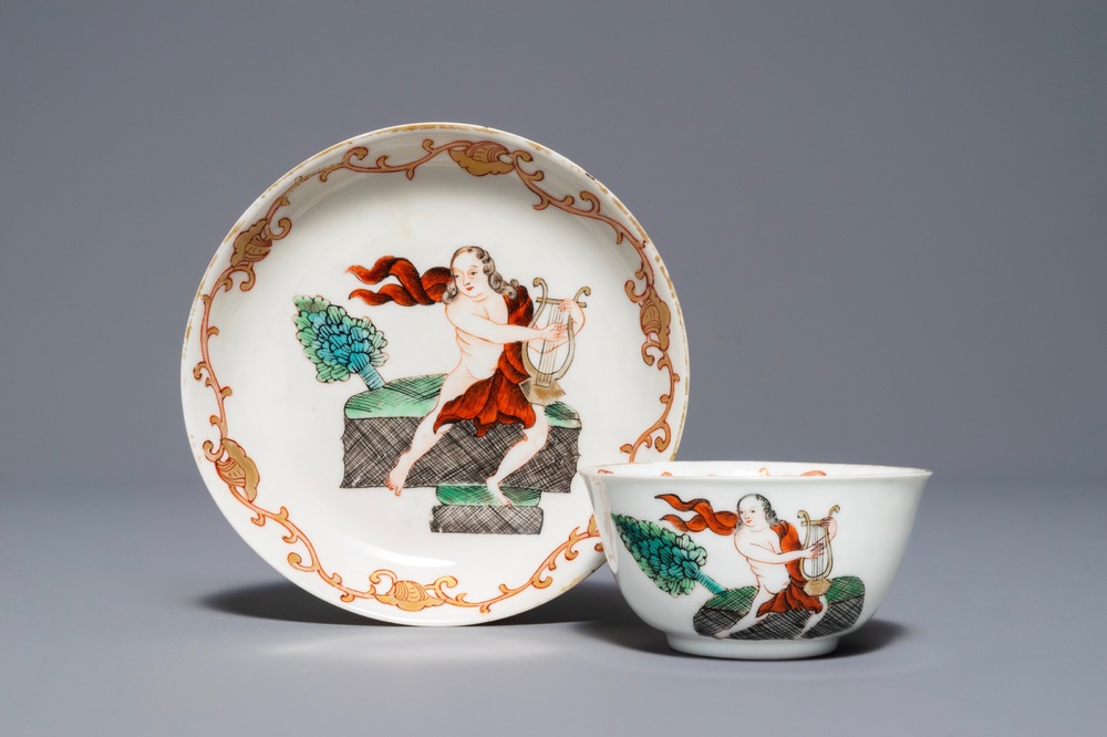 Une tasse et soucoupe en porcelaine de Chine &agrave; d&eacute;cor de Pan jouant la lyre, Qianlong