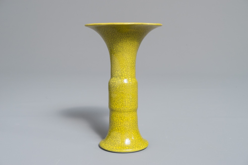 A small Japanese monochrome yellow crackle-glazed 'gu' vase, Awaji, Edo, 19th C.