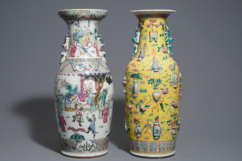 Deux vases en porcelaine de Chine famille rose, 19&egrave;me