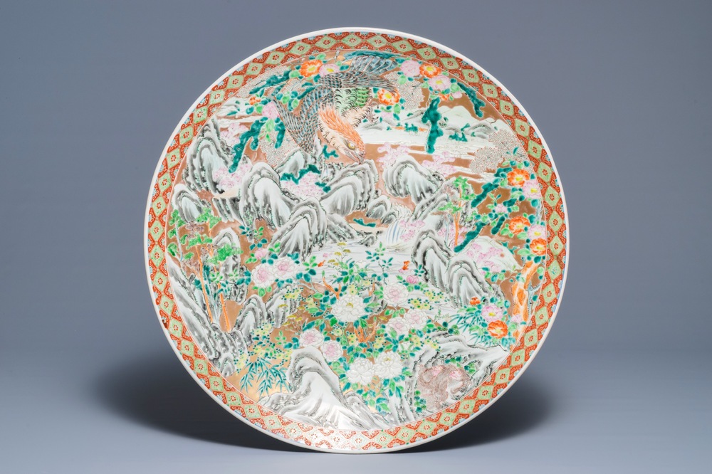 Een kapitale Japanse Imari schotel met een adelaar, Chenghua merk, Meiji, 19e eeuw