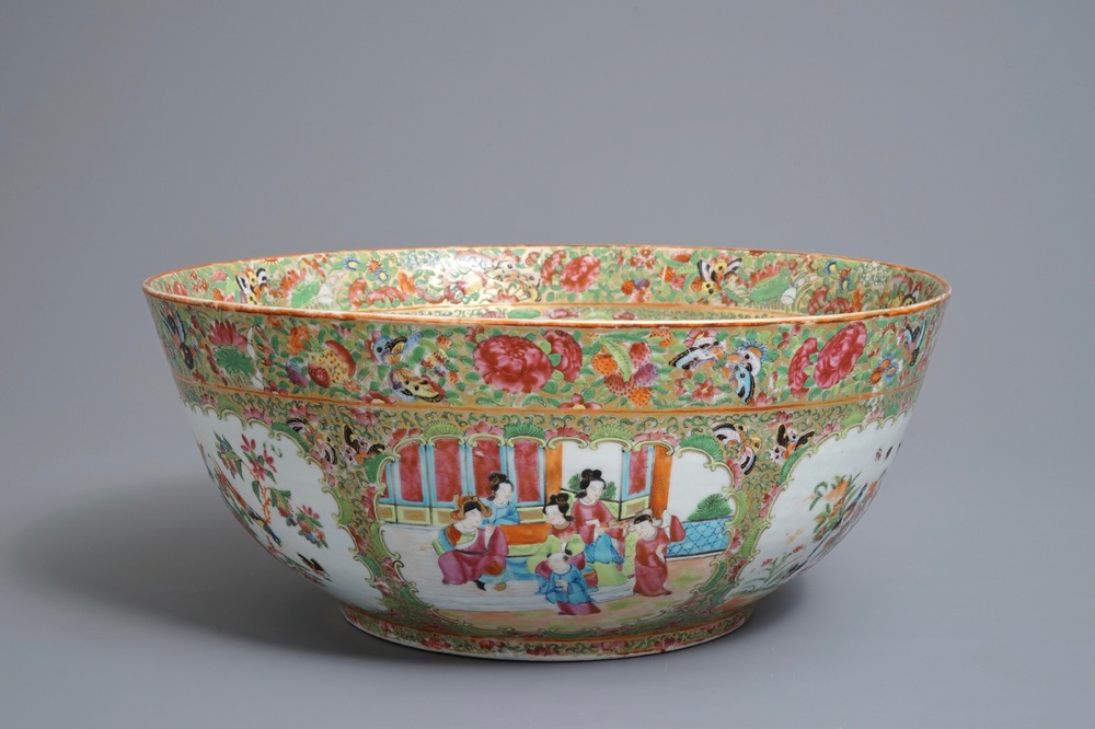 A large Chinese Canton famille rose 'mandarin' bowl, 19th C.