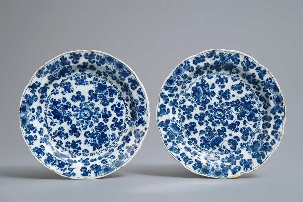 A pair of Dutch Delft blue and white millefleurs plates, 17/18th C.