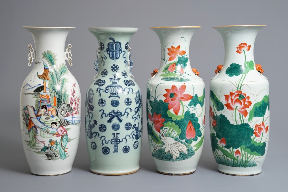 Quatre vases en porcelaine de Chine famille rose et bleu et blanc, 19/20&egrave;me