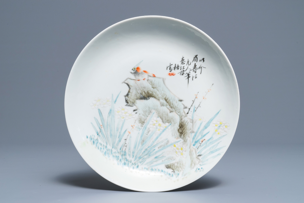 Une assiette en porcelaine de Chine qianjiang cai, Jiang Xi Wu, marque Guan Yao Nei Zhao, 19&egrave;me