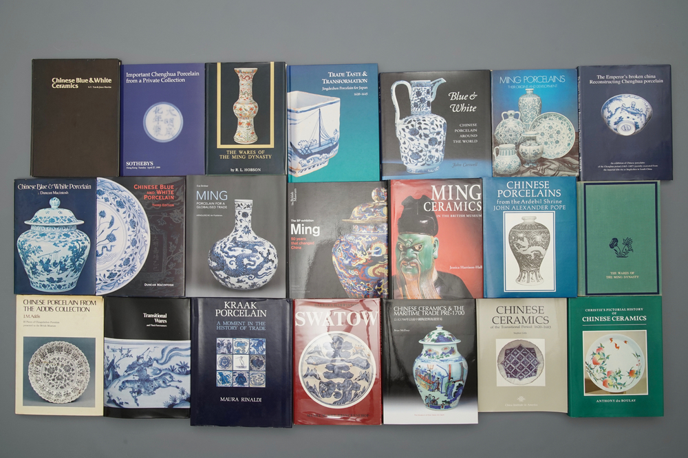 33 livres sur les porcelaines de Chine de la Dynastie Ming, incl. quelques oeuvres rares