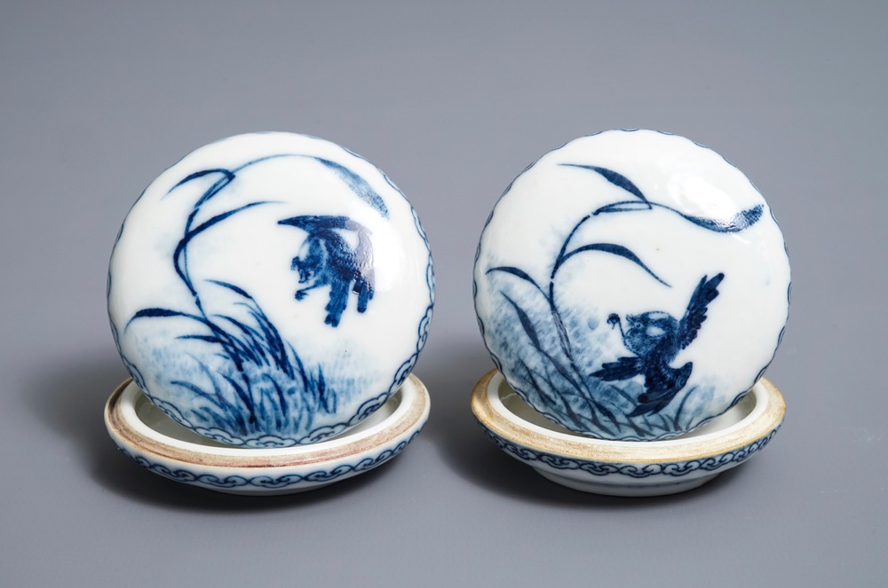 A pair of Chinese blue and white seal paste boxes, Republic, 20th C.