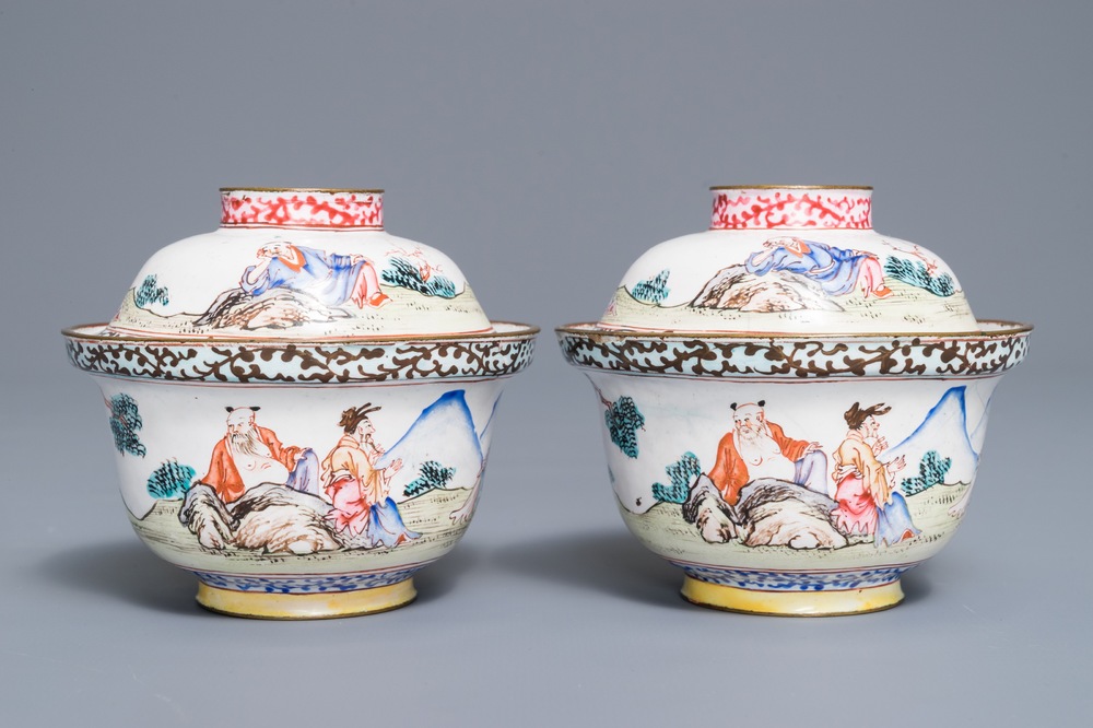 A pair of fine Chinese Canton enamel bowls and covers, Yongzheng/Qianlong