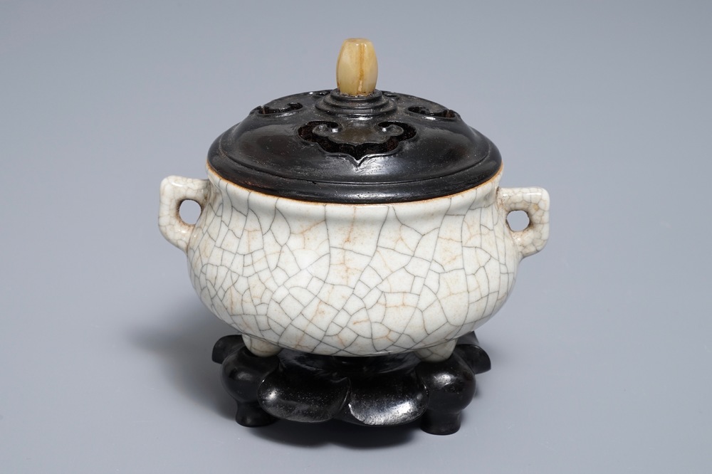 A Chinese ge-type crackle-glazed tripod censer and cover on stand, 19/20th C.