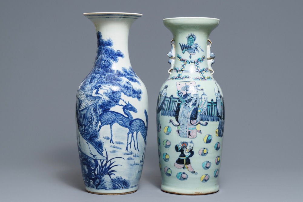 Deux vases en porcelaine de Chine bleu et blanc et famille rose, 19&egrave;me