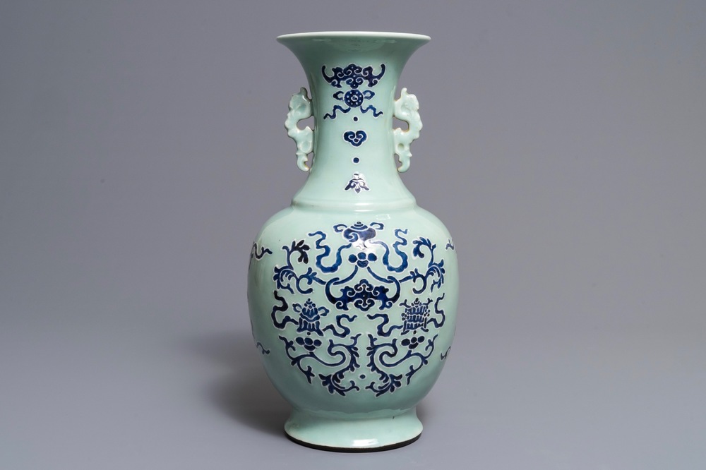 Un vase en porcelaine de Chine bleu et blanc sur fond c&eacute;ladon, marque et &eacute;poque de Qianlong