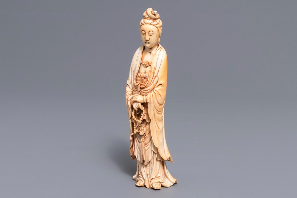 Une figure de Guanyin en ivoire sculpt&eacute;, Chine, 18&egrave;me