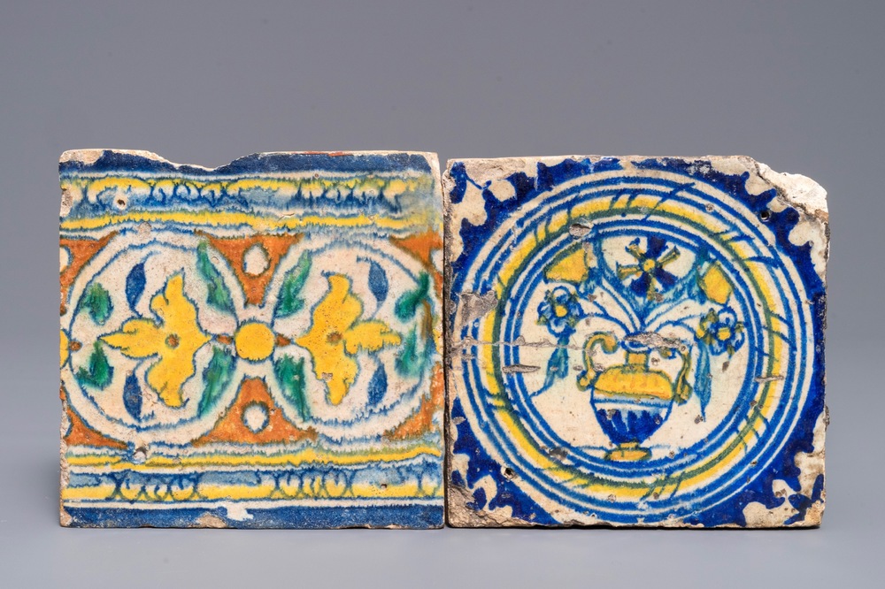 Deux carreaux polychromes en majolique d'Anvers, 2&egrave;me moiti&eacute; du 16&egrave;me