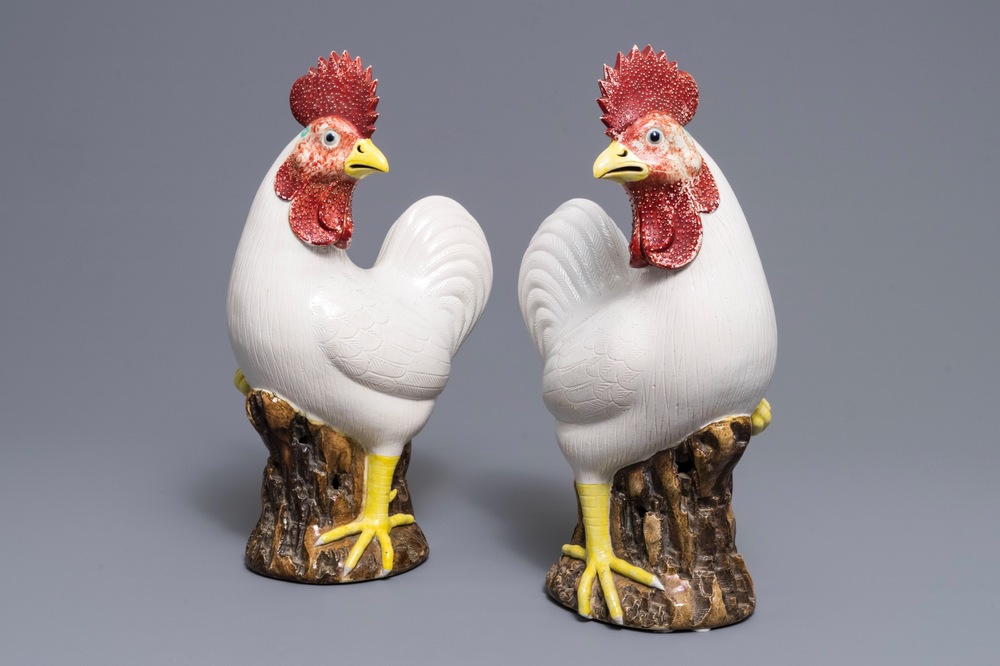 Een paar Chinese exportporseleinen modellen van hanen, 19e eeuw