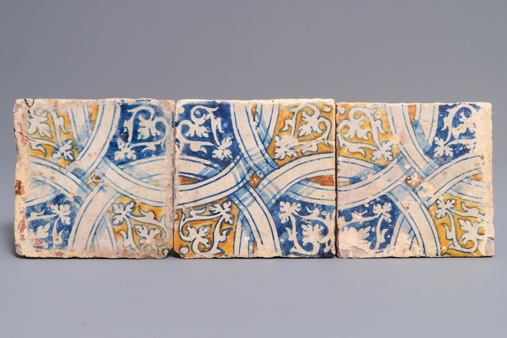 Three ornamental Antwerp maiolica tiles, 16th C. - Rob Michiels Auctions