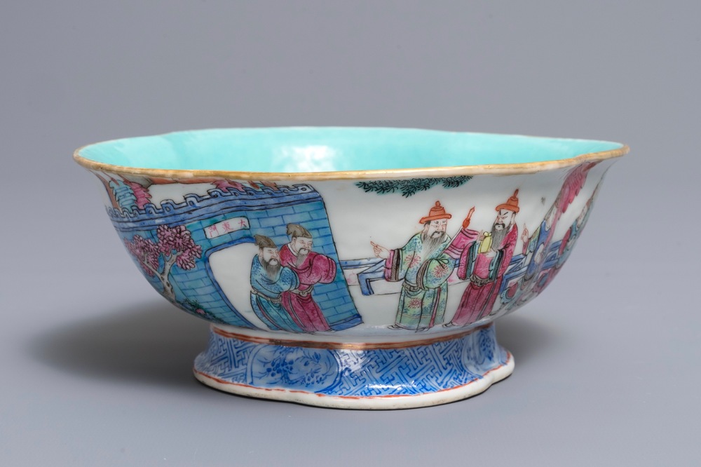 Un bol quadrilobe en porcelaine de Chine famille rose, marque de Tongzhi, 19&egrave;me