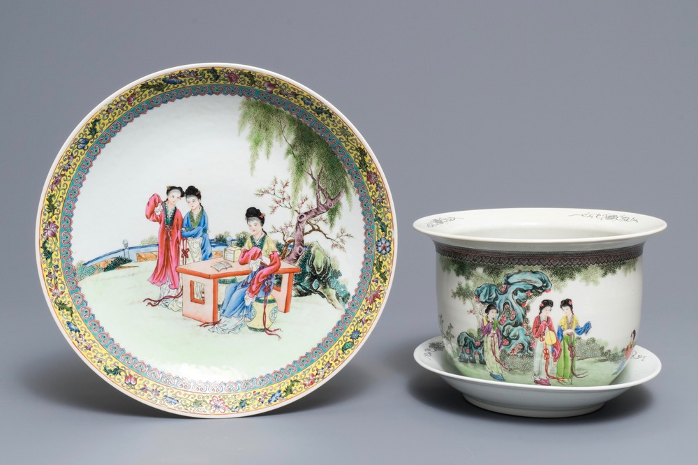 Un plat et une jardini&egrave;re sur support en porcelaine de Chine famille rose, R&eacute;publique, 20&egrave;me