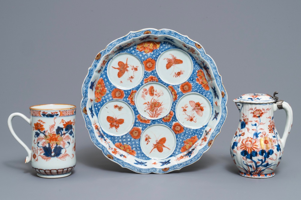 A Chinese Imari-style condiments dish, a covered jug and a mug, Kangxi/Qianlong