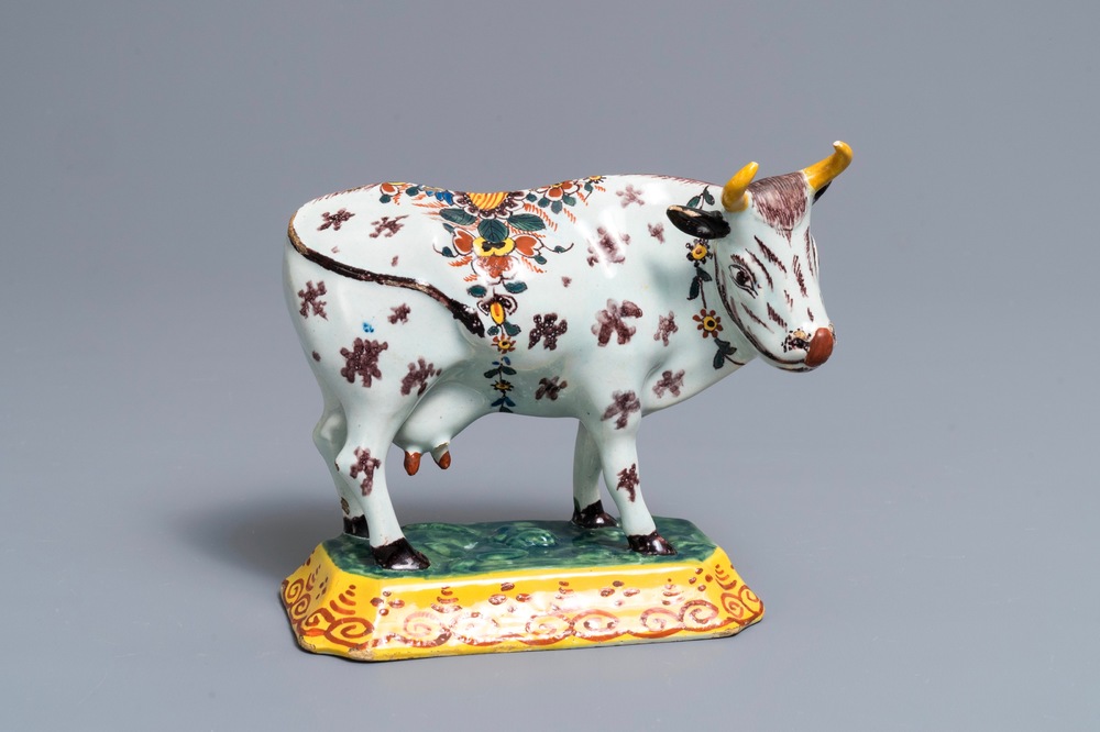 Un mod&egrave;le d&rsquo;une vache en fa&iuml;ence de Delft polychrome, 18&egrave;me