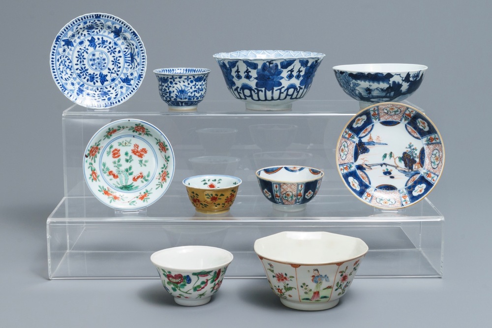 Un lot vari&eacute; en porcelaine de Chine bleu et blanc, famille rose et verte, Kangxi et apr&egrave;s
