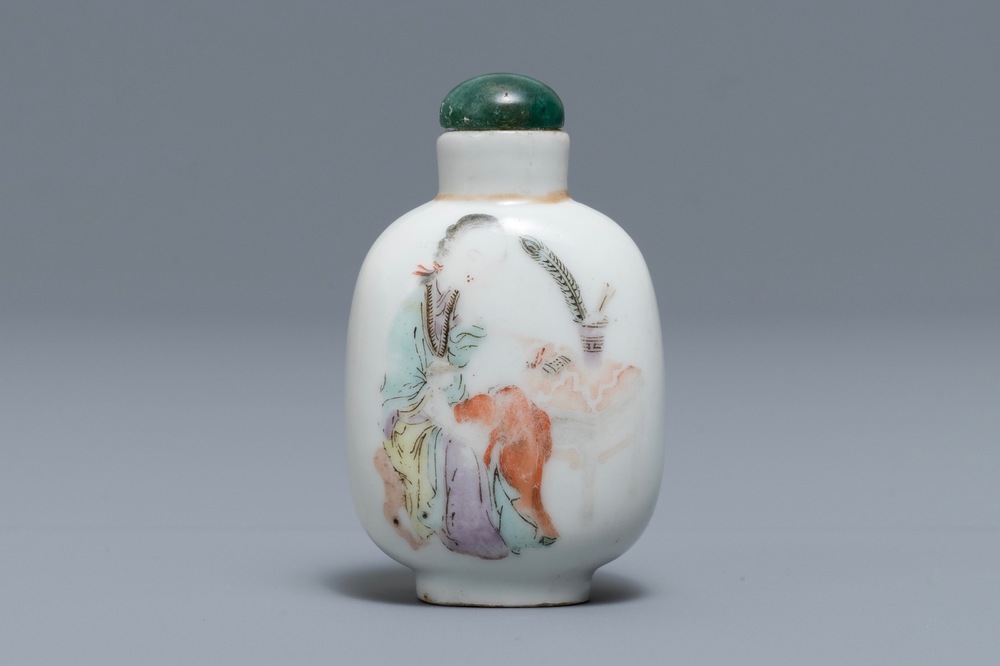 Une tabati&egrave;re en porcelaine de Chine qianjiang cai, 19/20&egrave;me