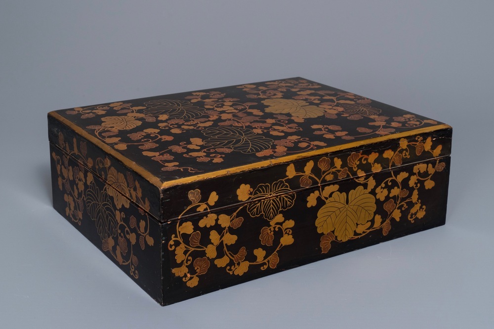 A Japanese lacquer 'suzuribako' with grapevine design, Edo or Meiji, 18/19th C.