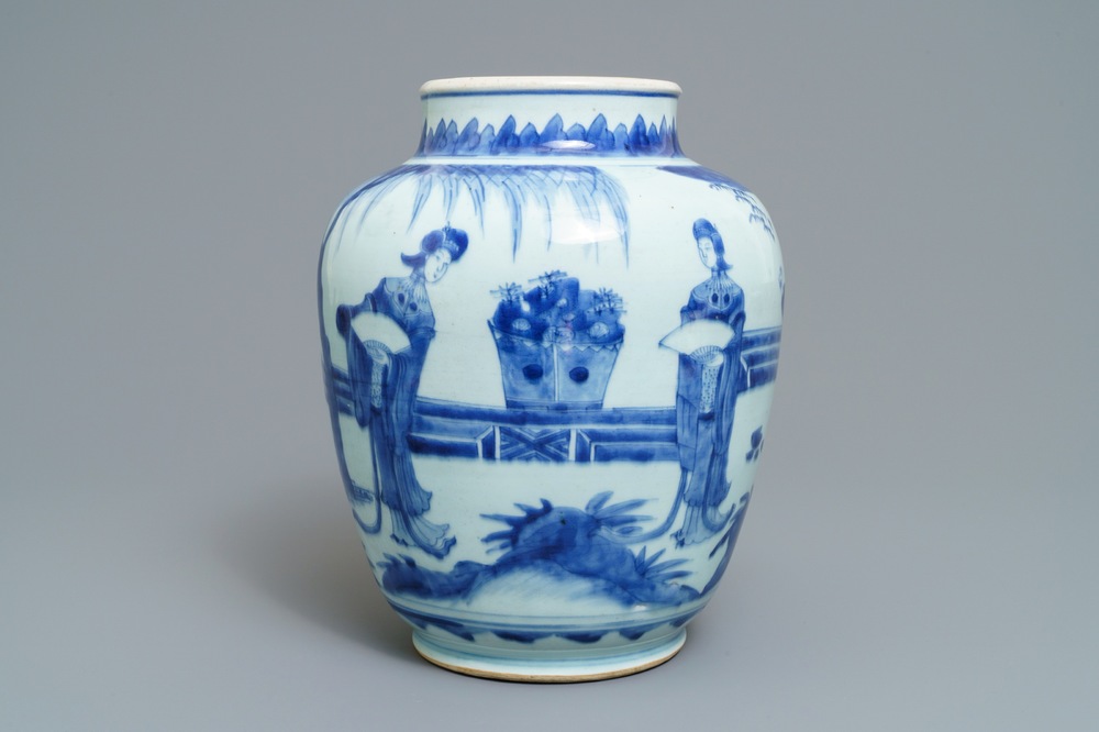 Een Chinese blauwwitte pot met dames in een tuin, Transitie periode