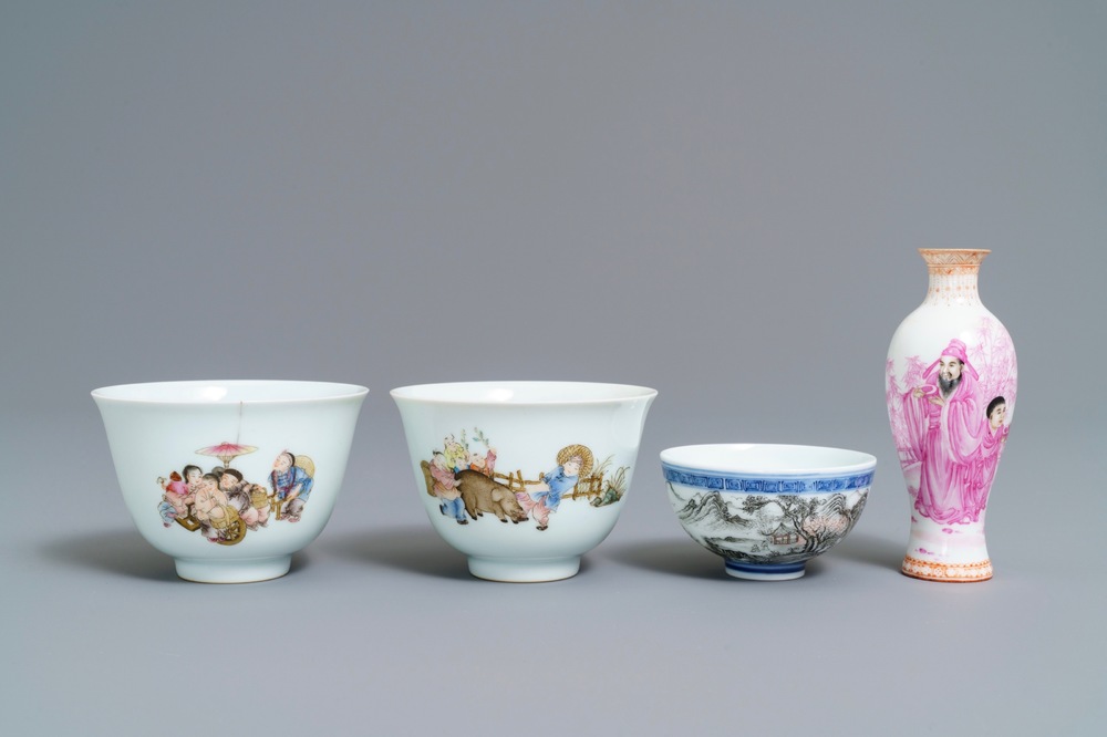 Quatre pi&egrave;ces en porcelaine de Chine famille rose et grisaille en coquille d'oeuf, 20&egrave;me