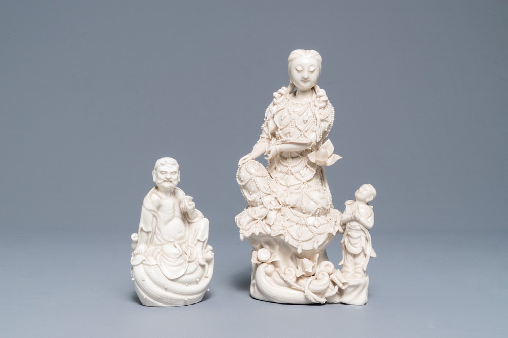 Deux figures d'un Luohan et de Guanyin au servant en porcelaine blanc de Chine de Dehua, 19&egrave;me