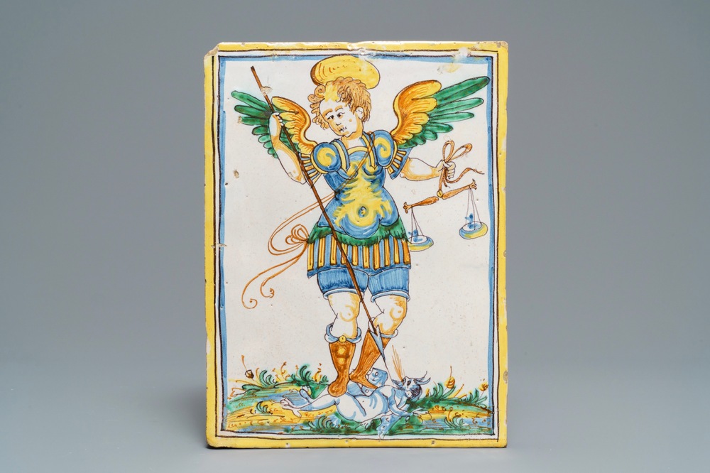 Een rechthoekige plaquette in Italiaanse majolica met Sint-Micha&euml;l en de draak, Deruta, 17e eeuw