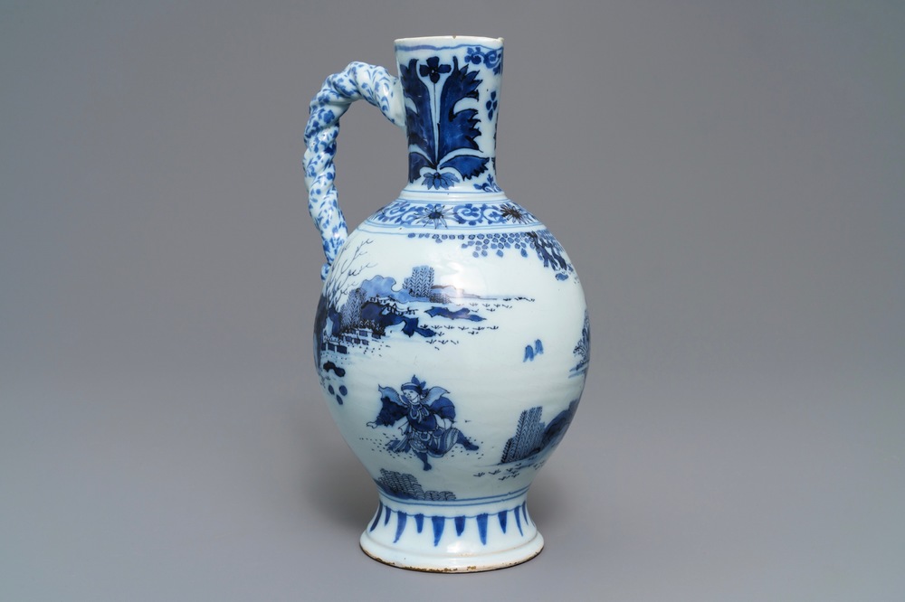 Een grote blauwwitte Delftse chinoiserie kan met gedraaid oor, eind 17e eeuw