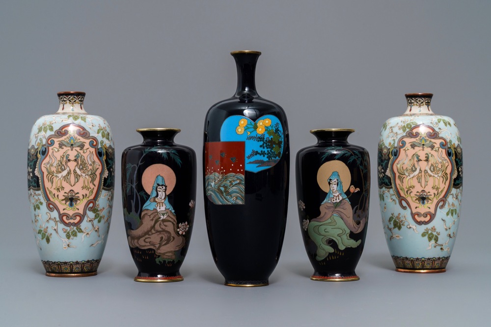Vijf Japanse cloisonn&eacute; vazen, Meiji, 19e eeuw
