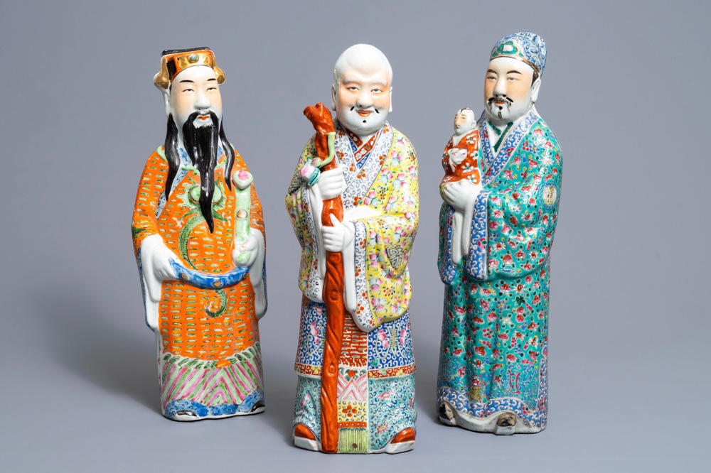 Trois figures d'immortels en porcelaine de Chine famille rose, 19&egrave;me