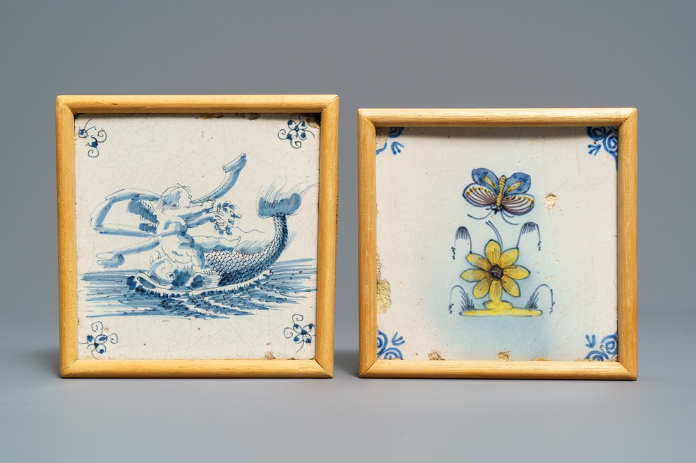 Deux carreaux en fa&iuml;ence de Delft bleu et blanc et polychrome, 17&egrave;me