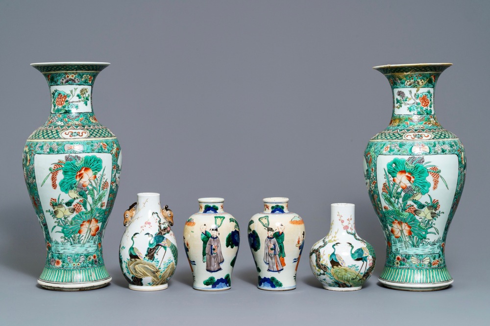 Six vases en porcelaine de Chine famille rose et verte, 19&egrave;me