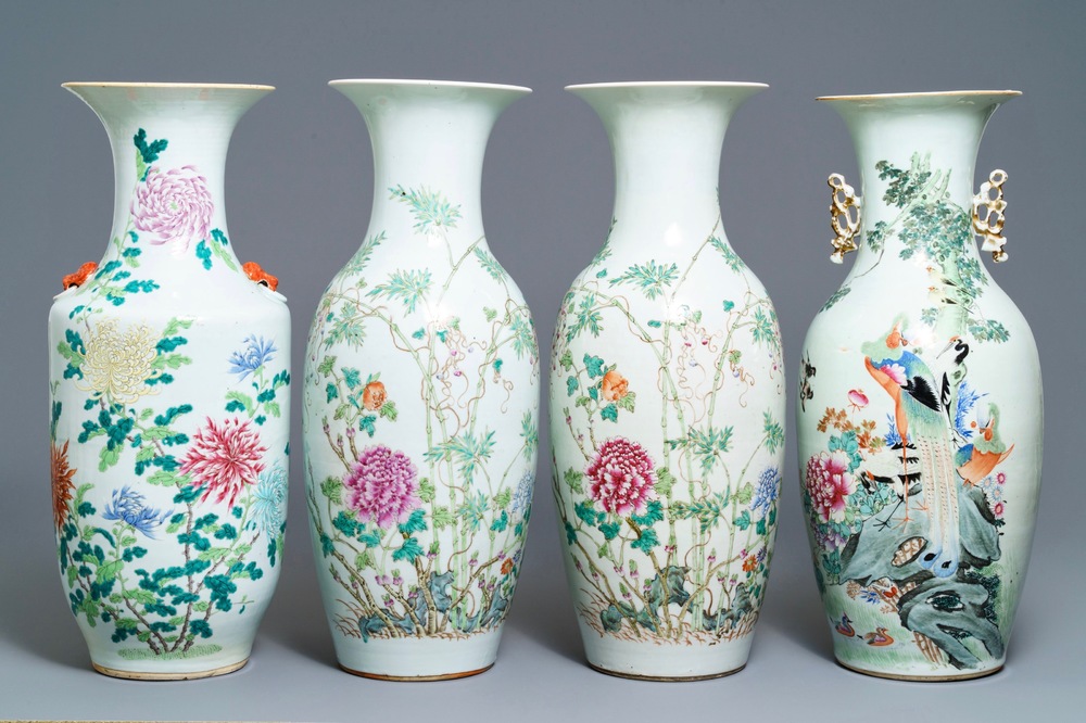 Une paire et deux vases individuels en porcelaine de Chine famille rose, 19&egrave;me