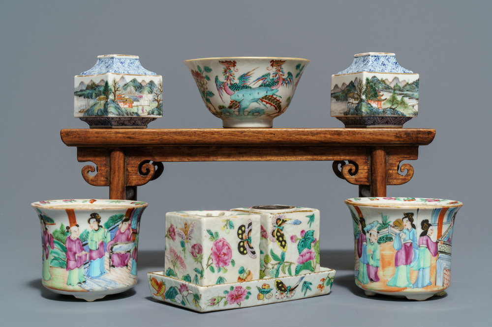 A varied collection of Chinese famille rose wares, 19/20th C.